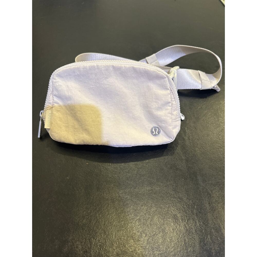 Lululemon Everywhere 1L Belt Bag see photos